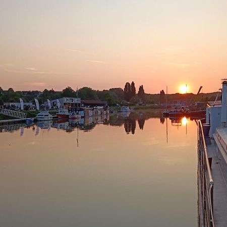Odyssee Gite Sur Peniche Saint-Valery-sur-Somme Bagian luar foto